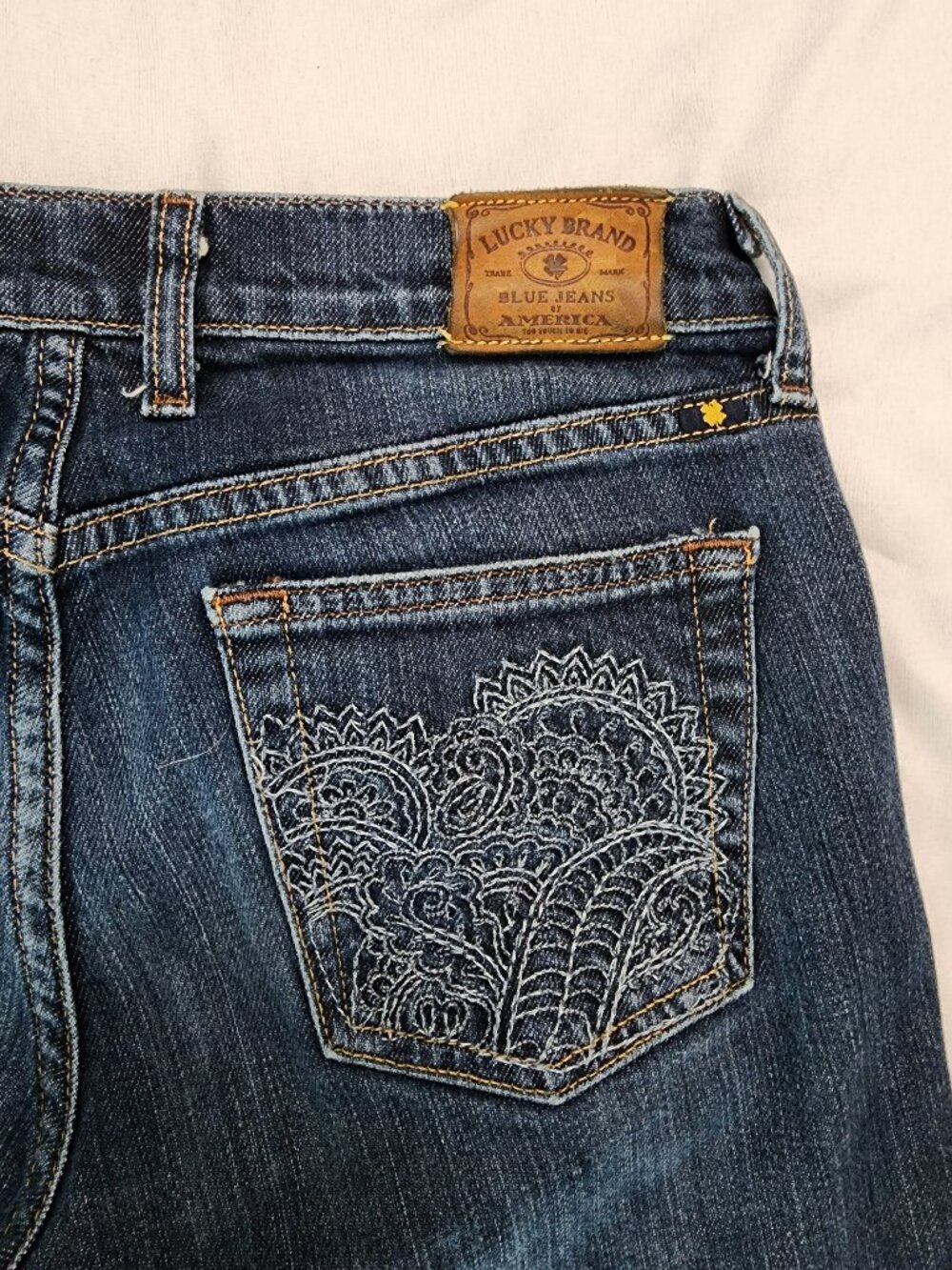 Lucky Brand Henna Sweet N Low Bootcut Jeans Size 4/27 Embroidered Pockets Y2K